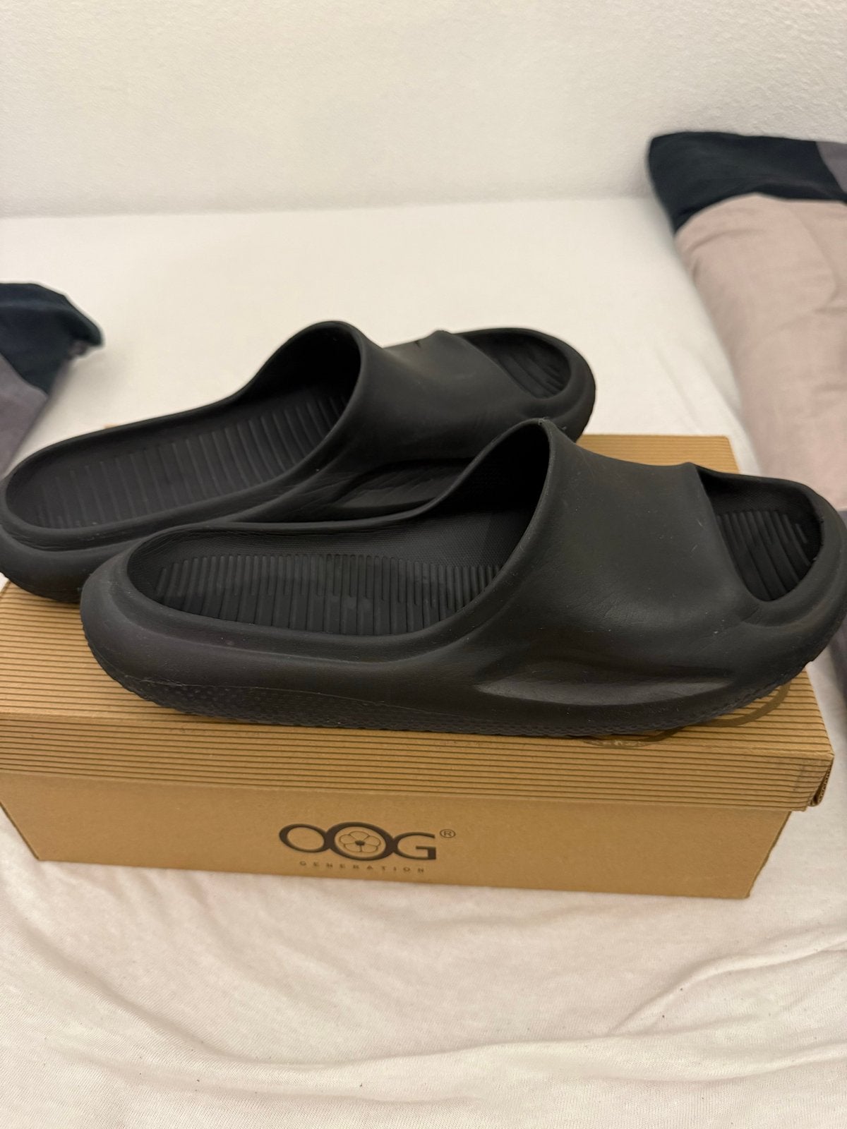 Zwarte Slippers Maat 44, Slippers, Zwart, Nieuw, Ophalen of Verzenden