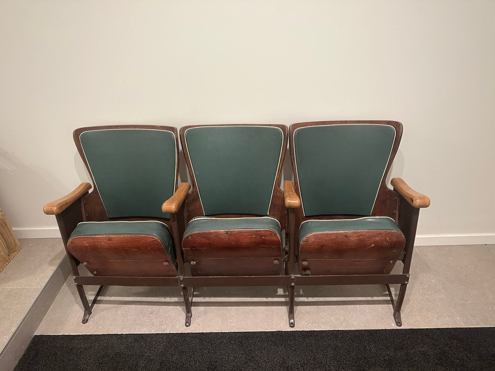 Vintage bioscoop stoelen, Ophalen