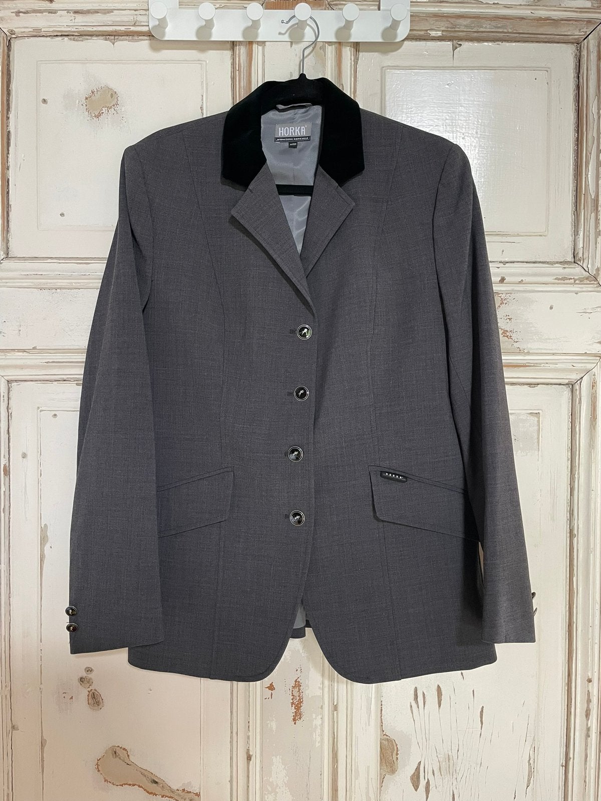 Horka wedstrijdjasje mt 44, Dieren en Toebehoren, Paardrijkleding, Ophalen of Verzenden, Zo goed als nieuw, Dressuur, Bovenkleding