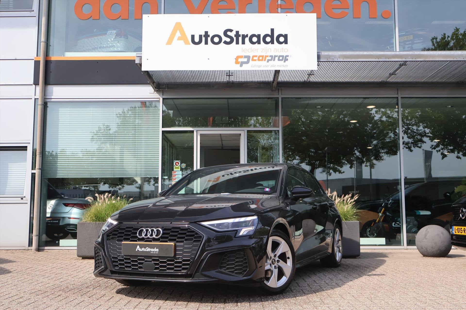 Audi A3 Sportback 35 S-Line TFSI 150pk | Navi | Trekhaak | R, Auto's, 4 cilinders, Zwart, Bedrijf, 690 kg
