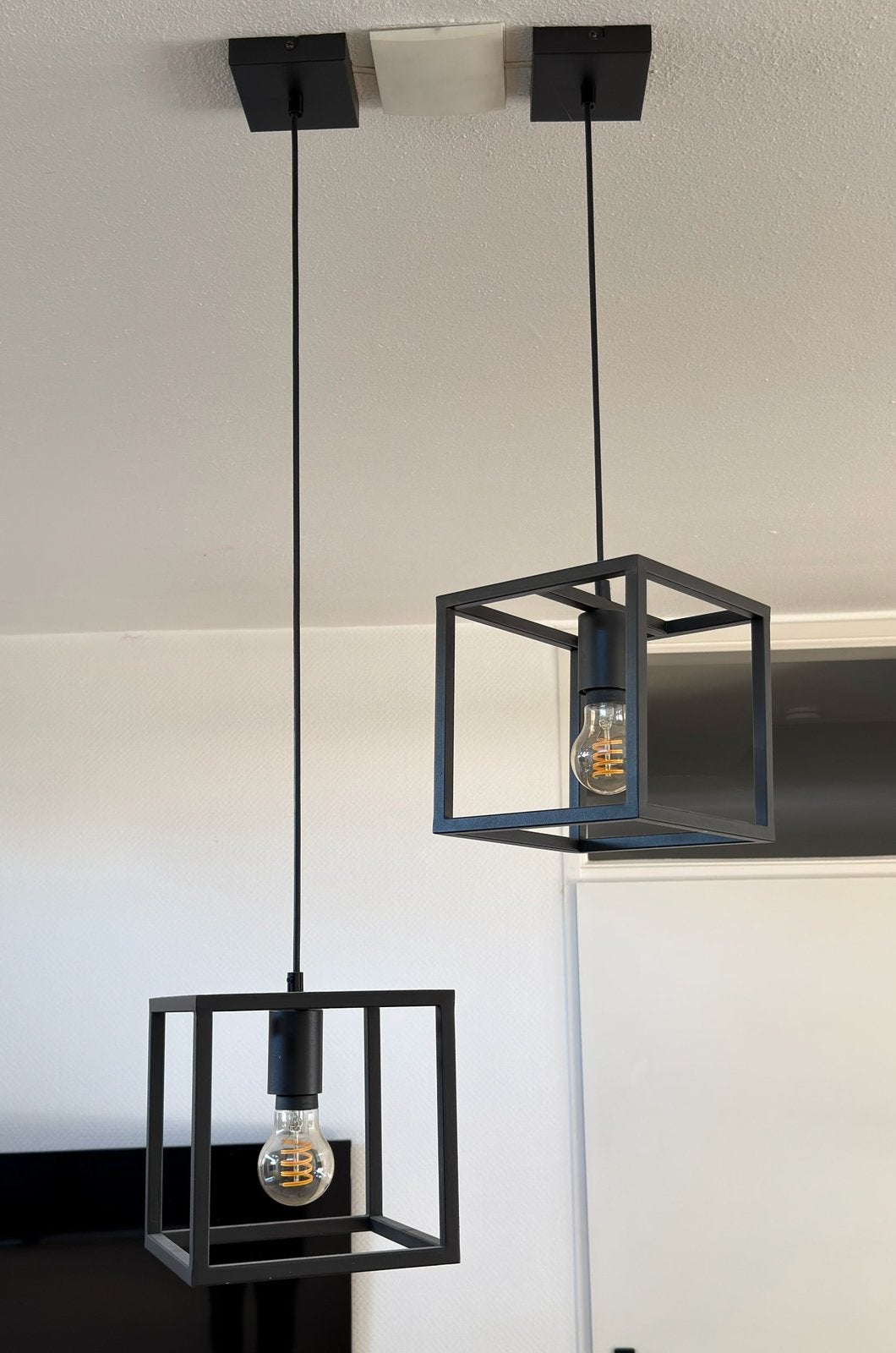 Als nieuw 2x EGLO hanglamp Blackcrown zwart 1xE27, Ophalen of Verzenden, Zo goed als nieuw, Metaal, E27 (groot)