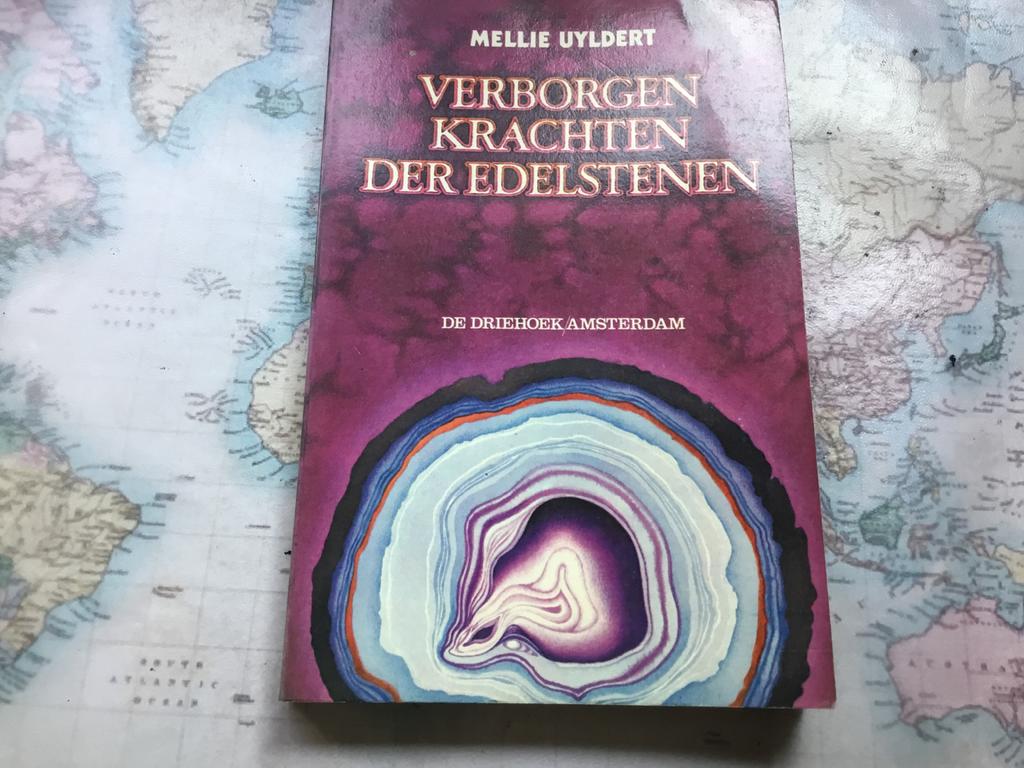 Mellie Uyldert - Verborgen Krachten der Edelstenen, Ophalen of Verzenden, Gelezen, Overige onderwerpen, Achtergrond en Informatie