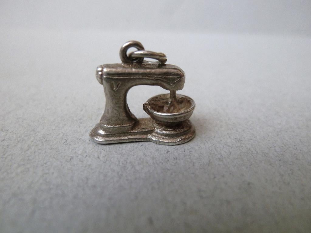 Oude bedel zilver Keukenmachine Mixer met deeg, Sieraden, Tassen en Uiterlijk, Antieke sieraden, Verzenden, Zilver, Hanger