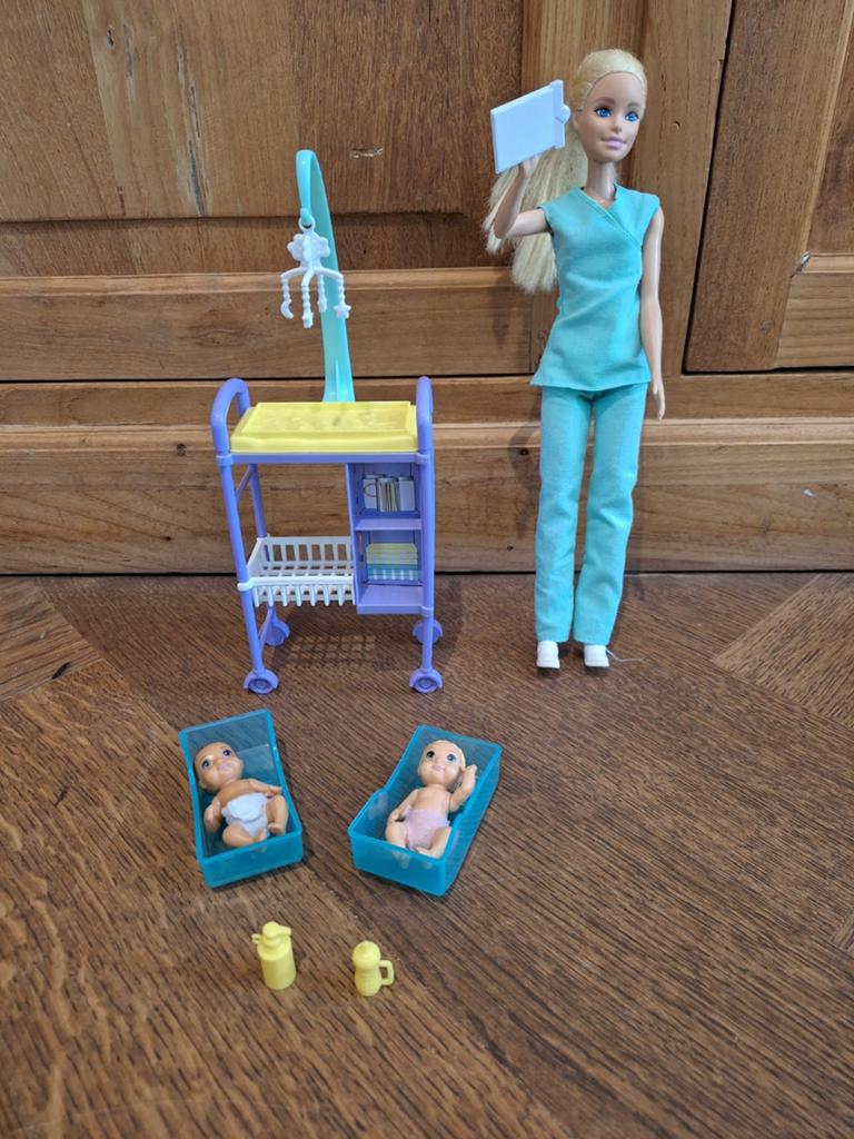 Barbie babydokter incl. 2 baby's, Ophalen of Verzenden, Barbie