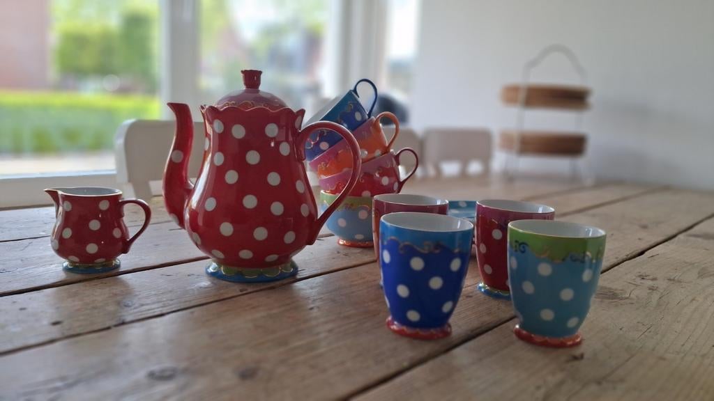 Oilily Serviesgoed: Theepot, Melkkannetje, Kopjes & Schotels, Ophalen, Keramiek, Zo goed als nieuw, Overige stijlen