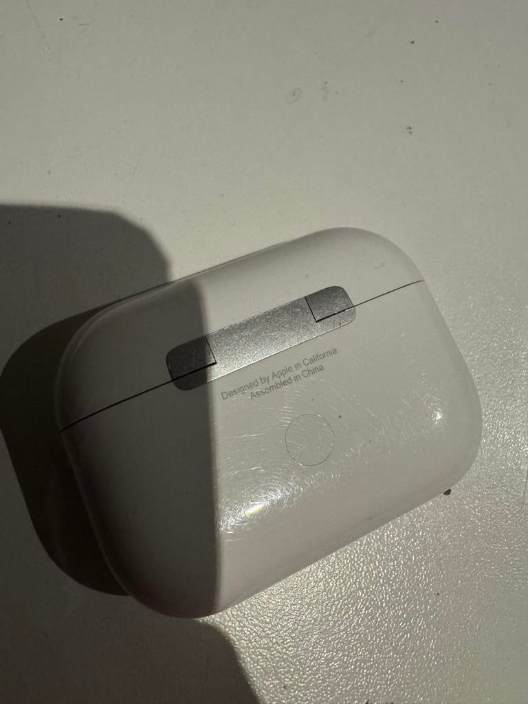 Apple AirPods Pro 2e generatie met oplaadcase, Ophalen of Verzenden, Gebruikt, Overige merken, Draadloos