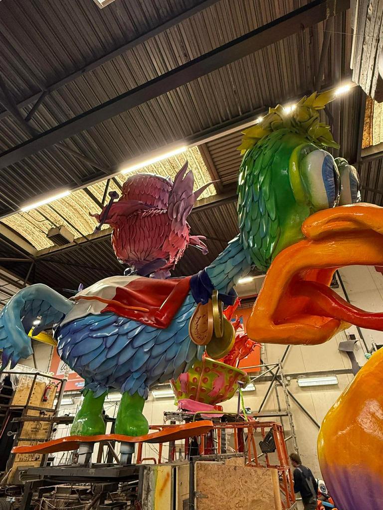 Poppen voor carnaval, Ophalen, Zo goed als nieuw