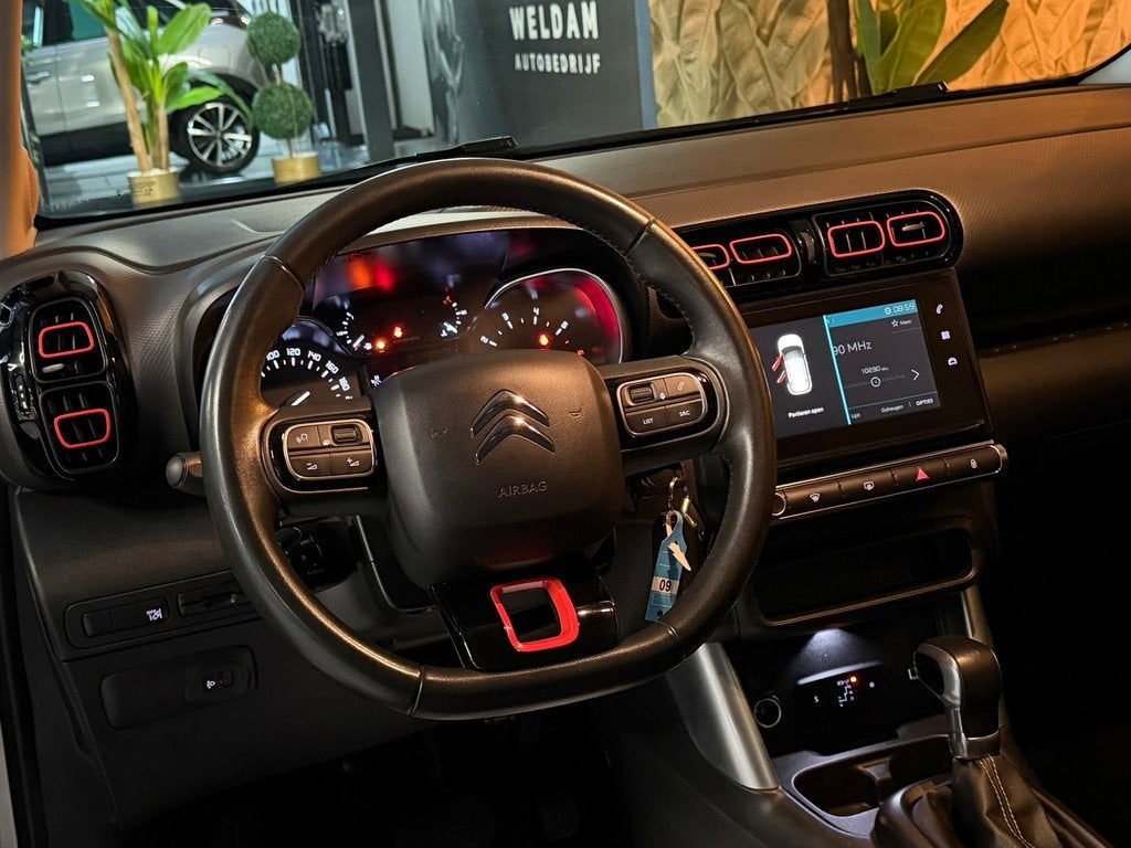 Citroen C3 Aircross 1.2 S&S Feel|Automaat|Rode accenten|360, Auto's, Stof, Gebruikt, Met garantie (alle), Parkeersensor