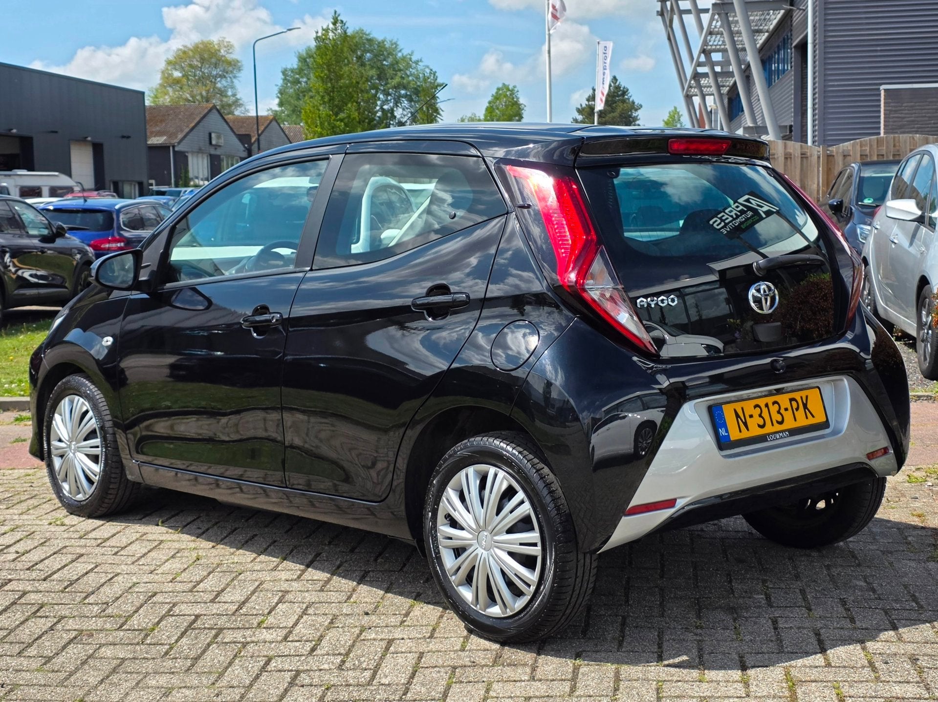 Toyota Aygo 1.0 VVT-i x-play |AIRCO|CAMERA|CARPLAY, Auto's, Voorwielaandrijving, Stof, Gebruikt, Euro 6