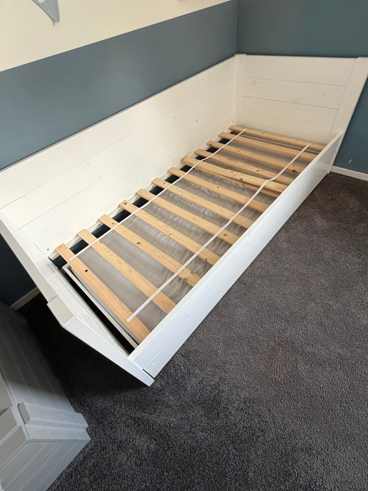 Wit eenpersoonsbed met uitschuifbaar logeerbed, Ophalen, Gebruikt, 90 cm, Eenpersoons