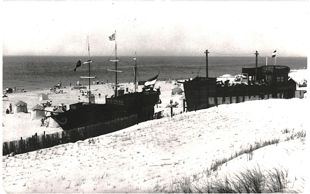 700798 Julianadorp NH Schepen op het strand  onbeschreven, Verzamelen, Ansichtkaarten | Nederland, Verzenden, 1940 tot 1960, Ongelopen