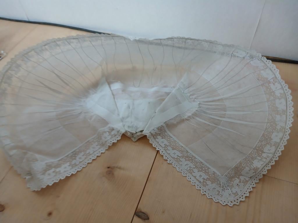 Klederdracht muts kleding kostuum zuid-beveland oorijzer oud, Antiek en Kunst, Ophalen