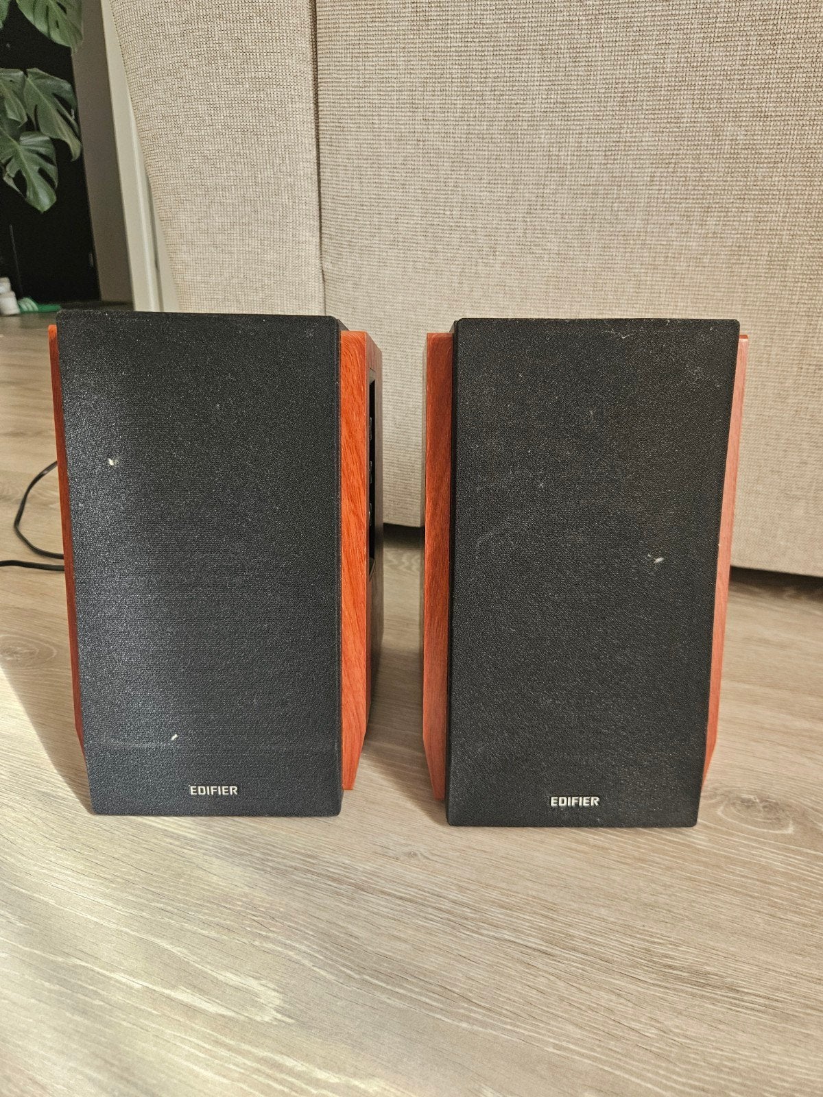 Gratis afhalen: defecte Edifier R1700BT, Audio, Tv en Foto, Luidsprekers, Niet werkend, Minder dan 60 watt, Boekenplank luidspreker