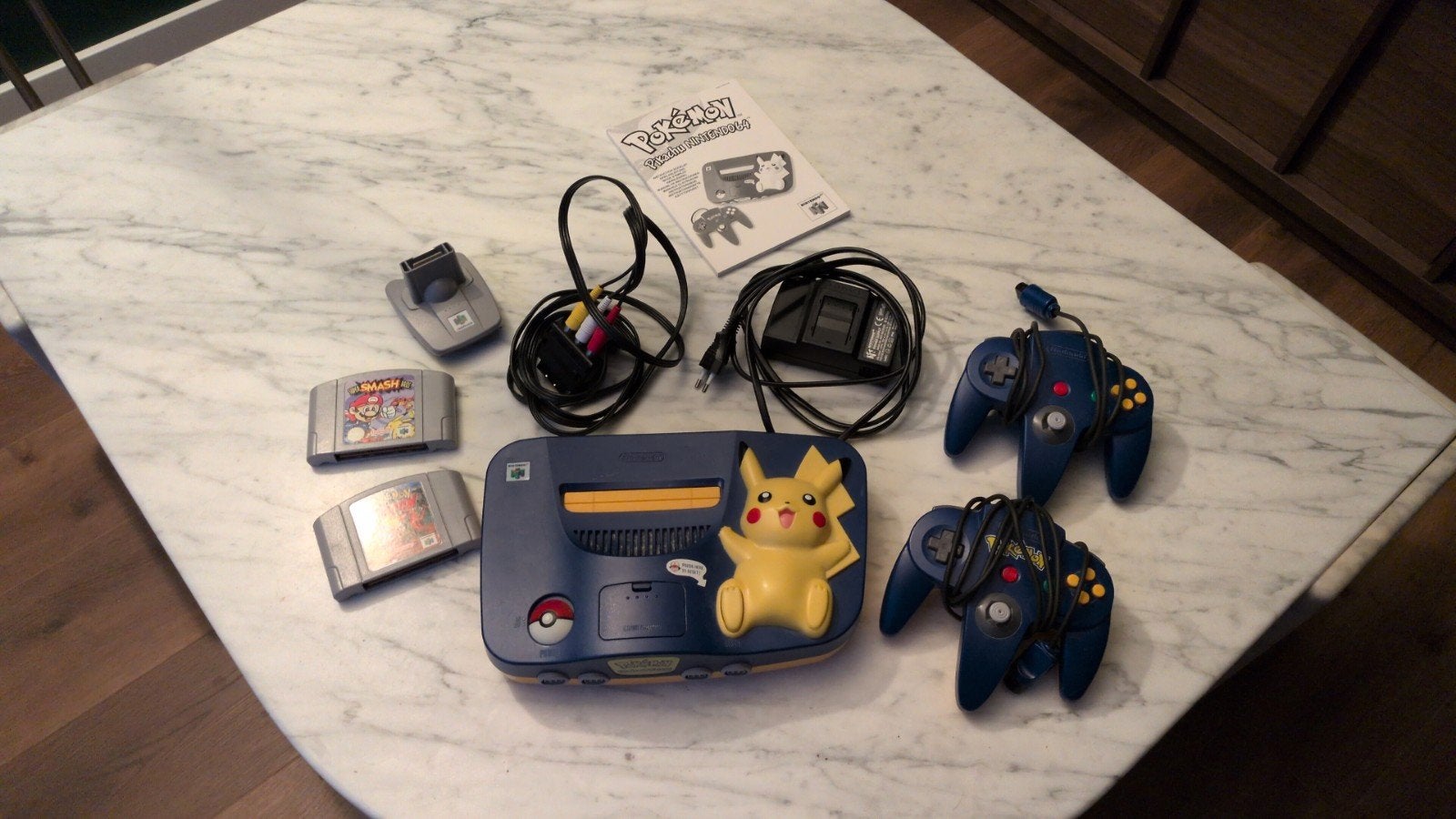 Nintendo 64 Pikachu Edition met 2 controllers en games, Spelcomputers en Games, Ophalen, Gebruikt, Met 2 controllers, Met games
