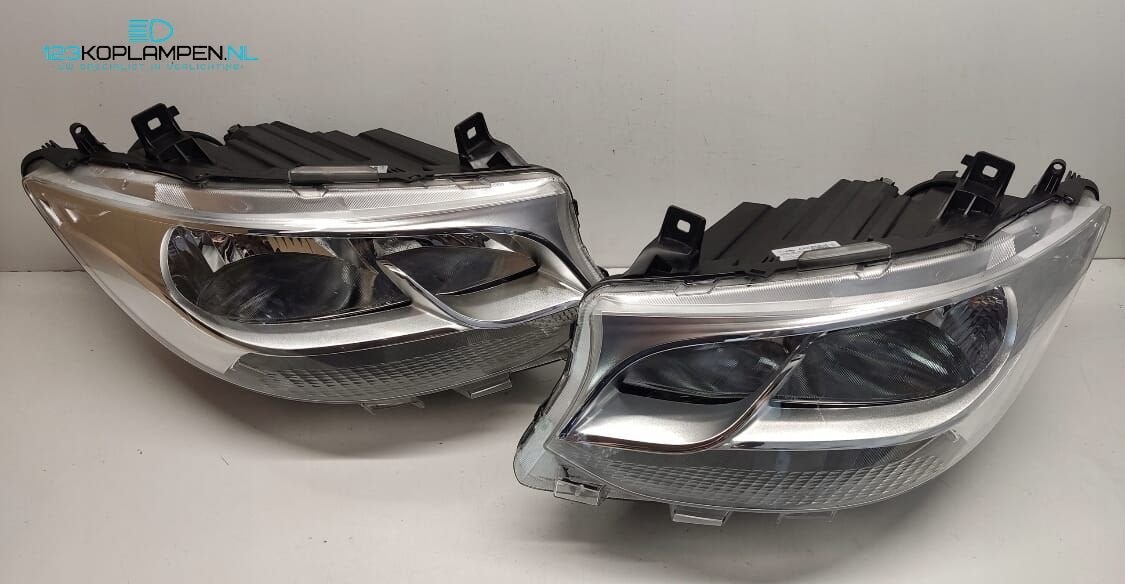 Mercedes Sprinter W910 907 koplamp links /rechts, Gebruikt, -, Ophalen of Verzenden, -