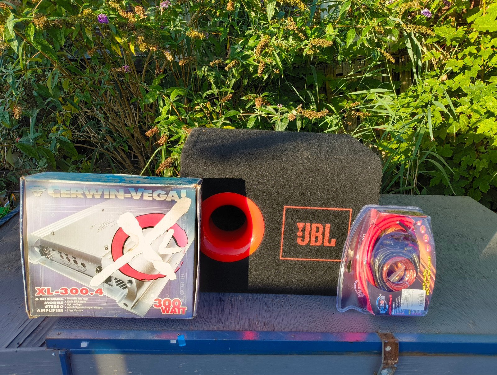 Complete Car Audio Set: Cerwin-Vega Amp & JBL Subwoofer, Auto diversen, Ophalen, Zo goed als nieuw