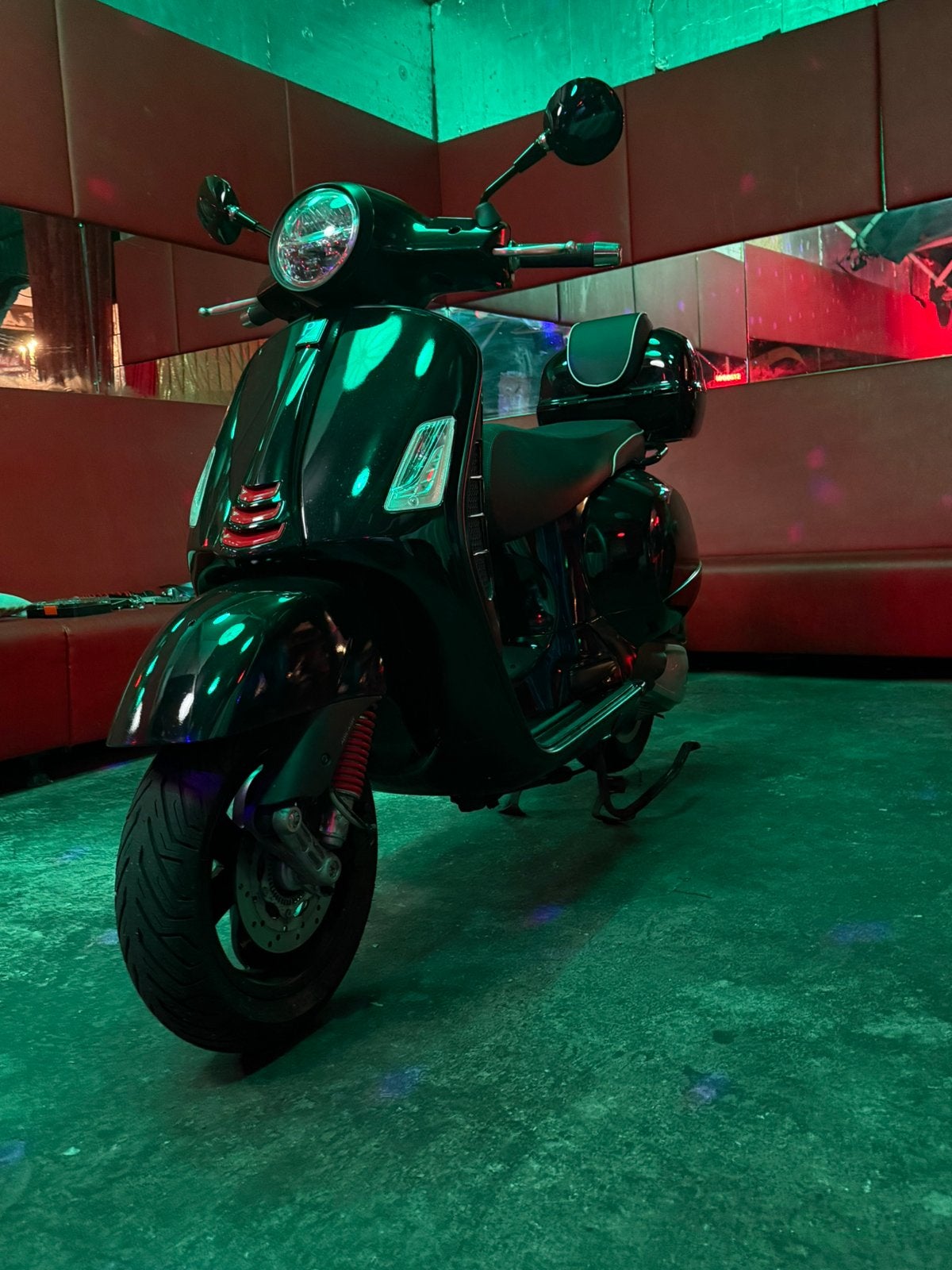 Vespa gts 300cc 3900km op de teller nieuwstaat, Ophalen, Zo goed als nieuw, Benzine, Overige modellen