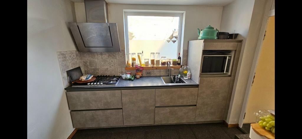 Moderne betonlook keuken, Gebruikt, Enkelwandige keuken, Ophalen of Verzenden, Greeploos