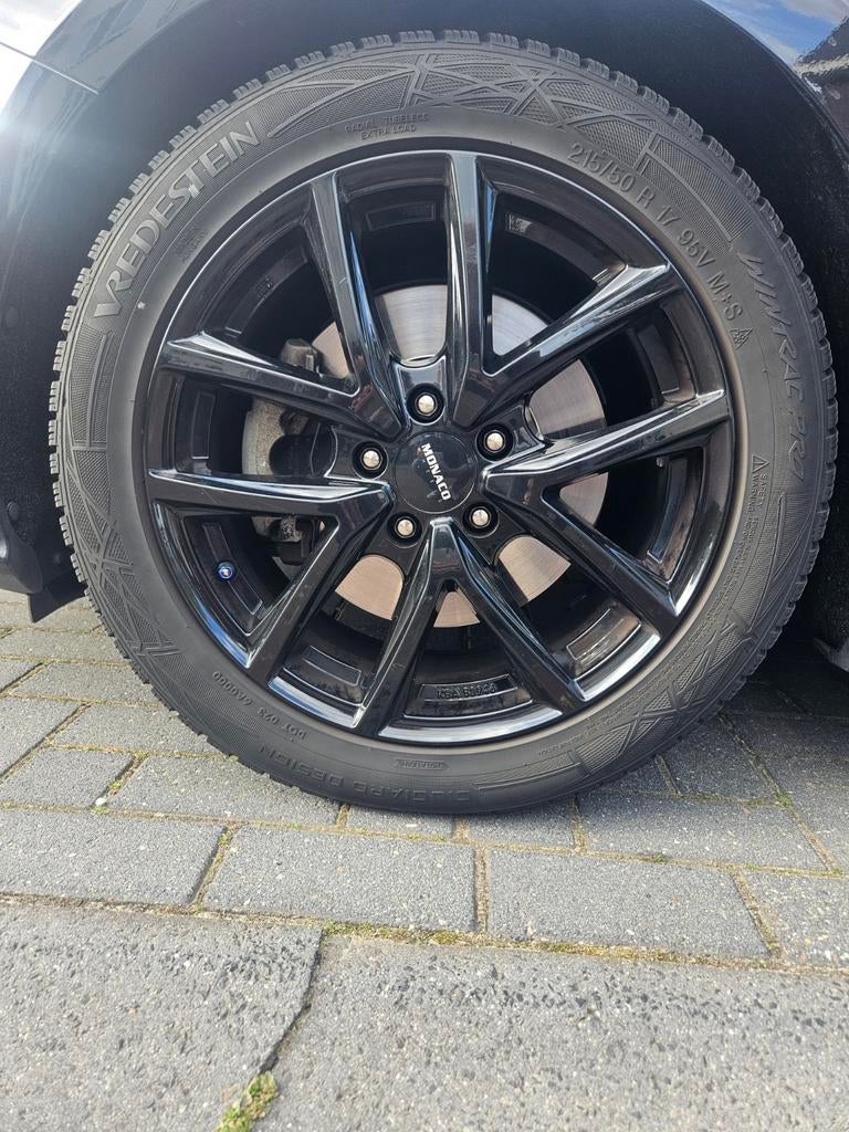 Set winterbanden zwart lichtmetalen velgen. Vredestein Wint, Ophalen, 215 mm, Banden en Velgen, Nieuw