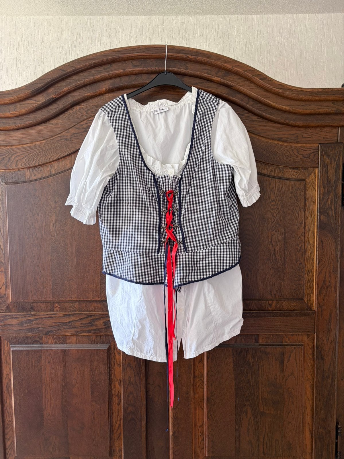 Oktoberfest blouse, maat 50, Dieren en Toebehoren, Ophalen of Verzenden, Zo goed als nieuw