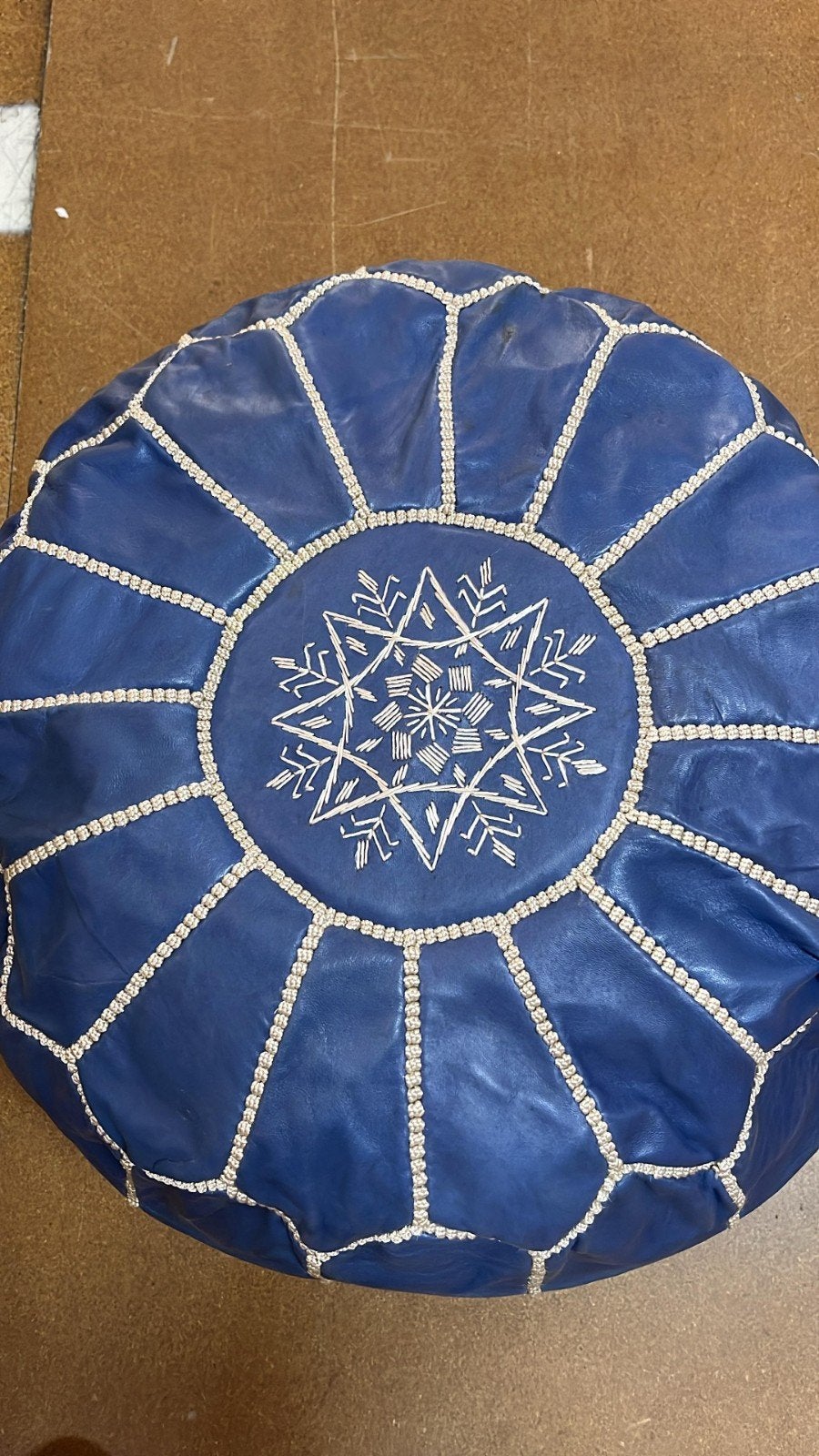 nieuwe Marokkaanse handgemaakte leren poef, gevuld blauw, Minder dan 50 cm, Rond, Nieuw, Ophalen of Verzenden