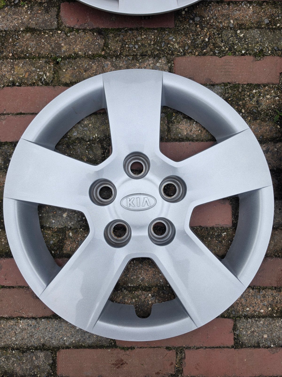 Set van 4 Kia wieldoppen - 15 inch, Ophalen of Verzenden, Gebruikt