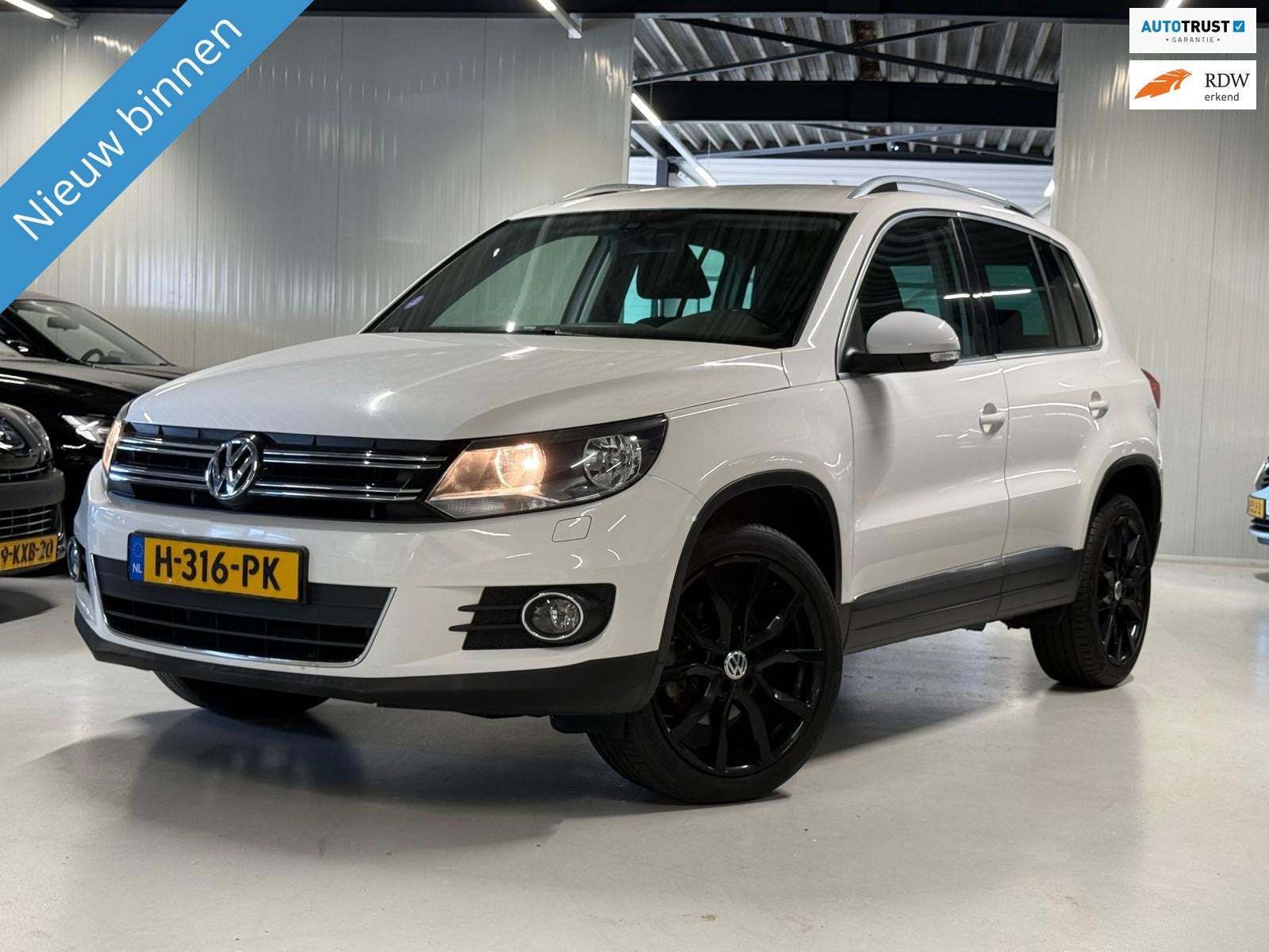 Volkswagen Tiguan 1.4 TSI 150PK Sport&Style Carplay|Trekhaak, Voorwielaandrijving, Euro 5, 15 km/l, Zwart