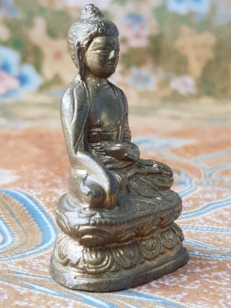 Mooi oud Oosters koper beeldje van Boeddha 5,8 cm., Antiek en Kunst, Goud, Handgemaakt, Ophalen of Verzenden, Overige herkomsten