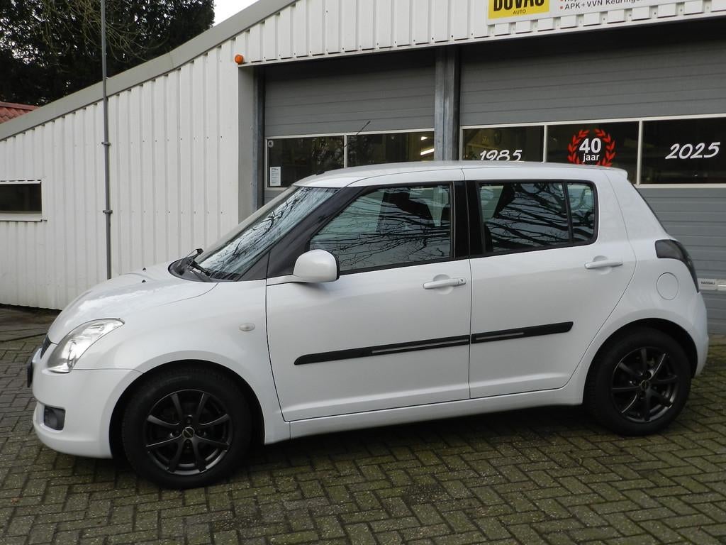 Suzuki Swift 1.3 5Deurs Cool Airco CV afst Isofix LMV Reserv, Voorwielaandrijving, Stof, Zwart, 400 kg