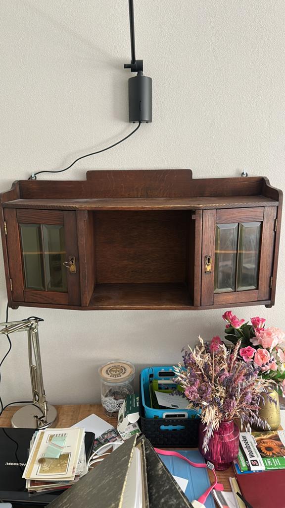 Bijbelkastje -hangkastje details met glas incl dleutel, Huis en Inrichting, Ophalen
