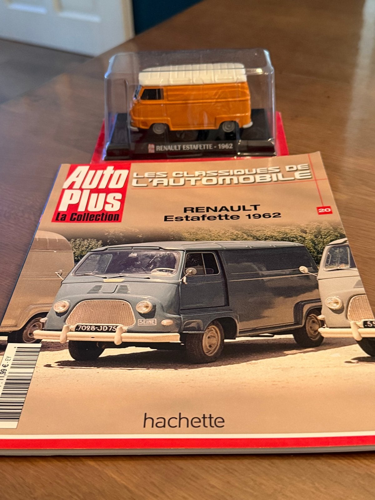 Renault Estafette 1962 modelauto met magazine, Ophalen of Verzenden, Zo goed als nieuw