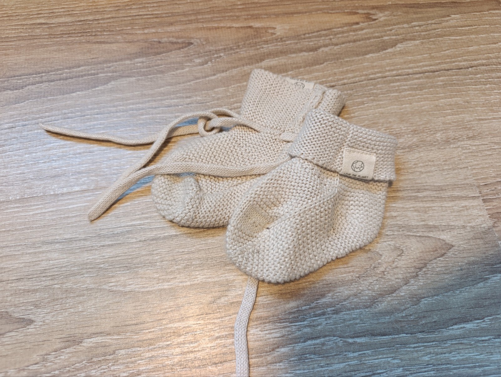 Gebreide babyslofjes met strikjes Love the planet, Kinderen en Baby's, Babykleding | Schoentjes en Sokjes, Slofjes, Jongetje of Meisje