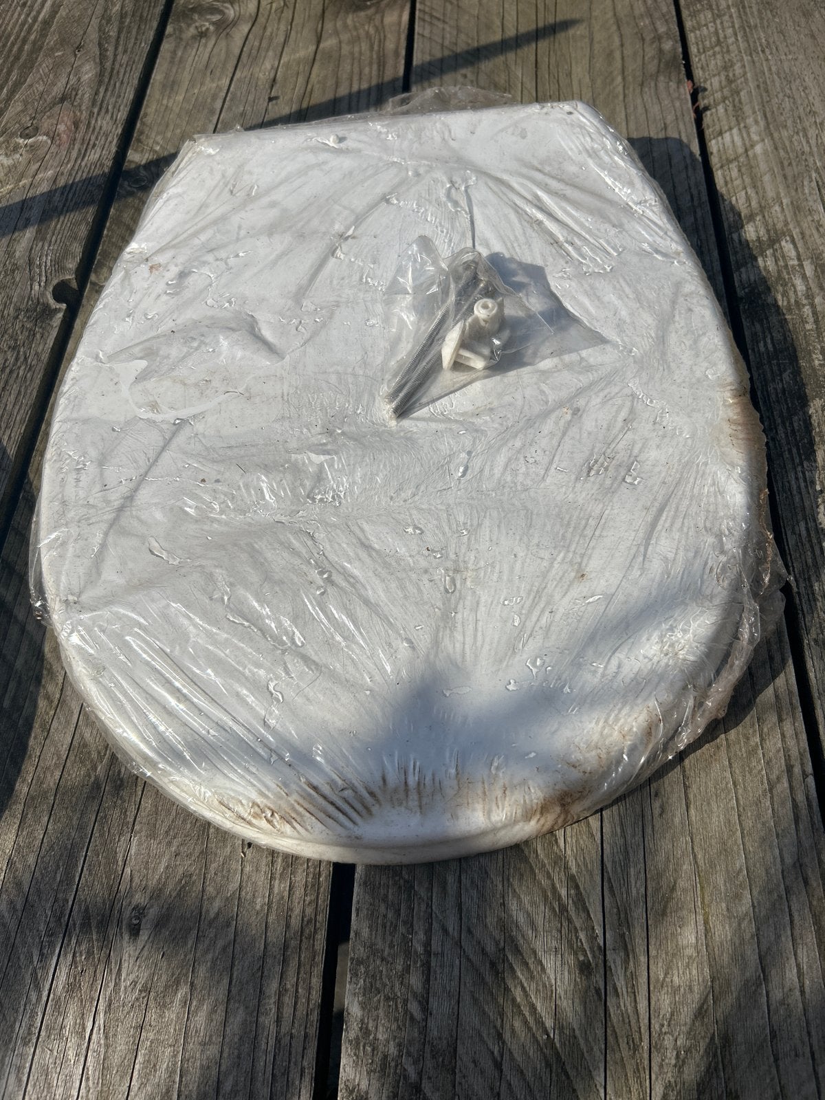 Nieuwe plastic wc bril met bevestigingsmateriaal, Ophalen of Verzenden, Nieuw, Toilet