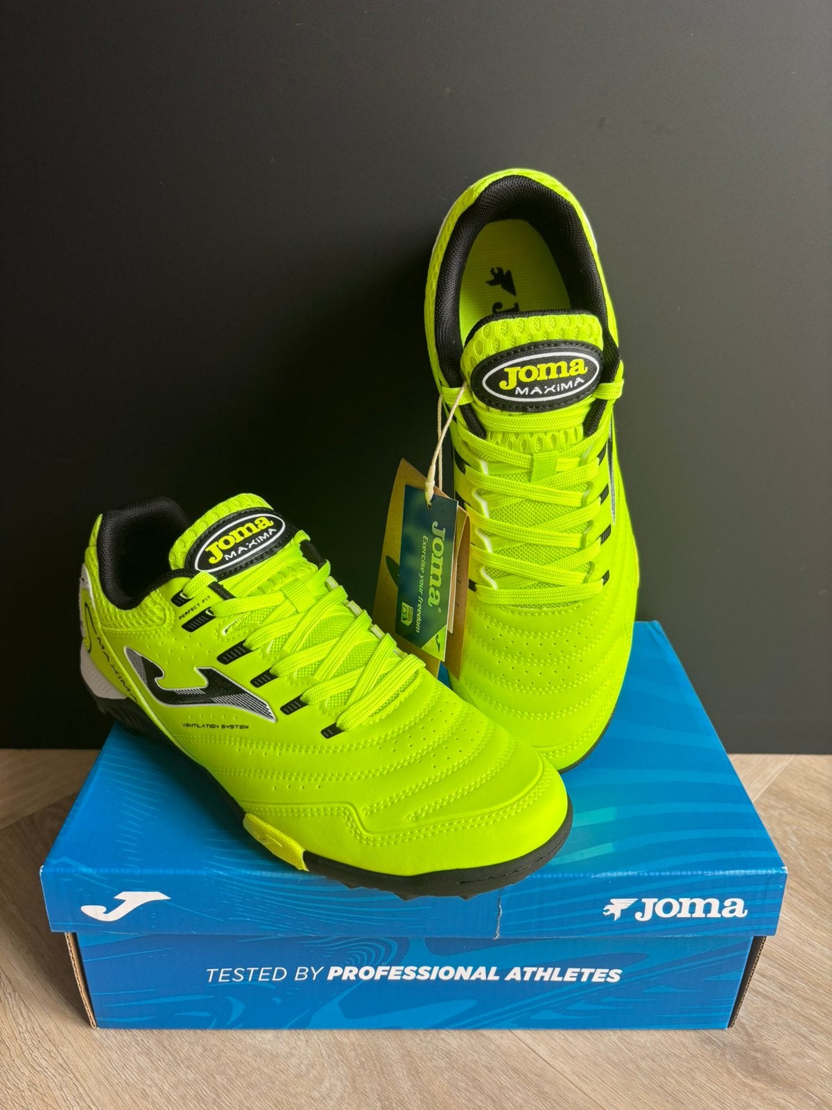 Joma Maxima turf voetbalschoenen maat 40 – neon – NIEUW, Maat XS of kleiner, Schoenen, Nieuw, Ophalen of Verzenden