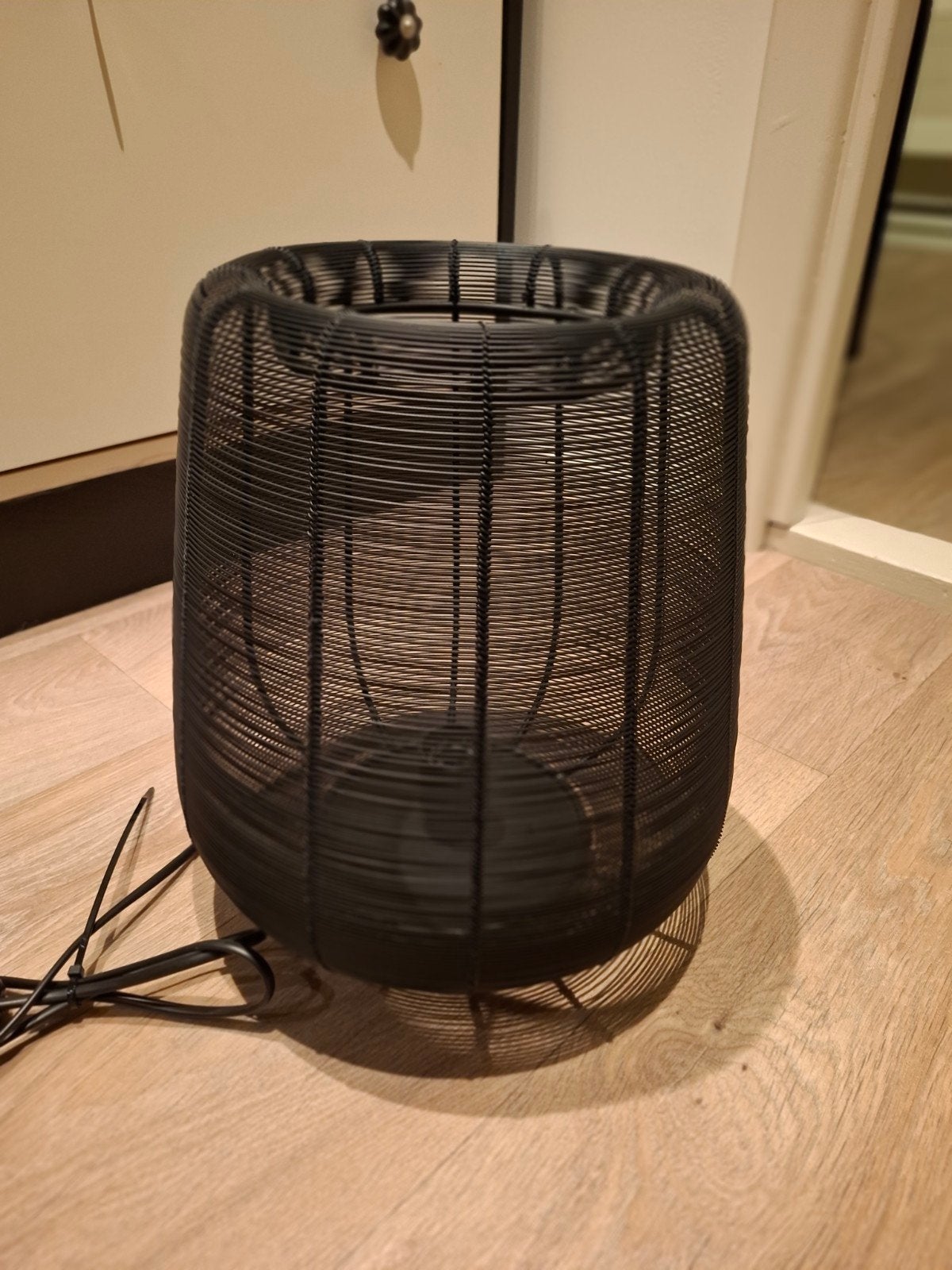 zwarte tafellamp van Light and Living, Ophalen