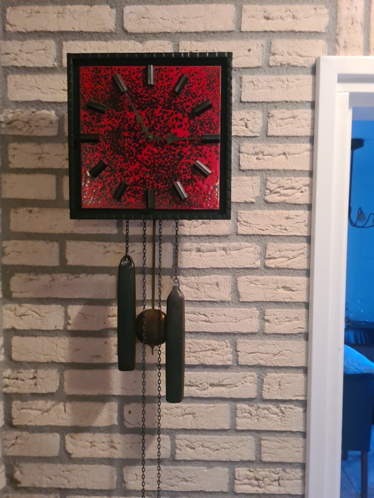 Vintage wandklok met gewichten - Rood/Zwart design, Ophalen