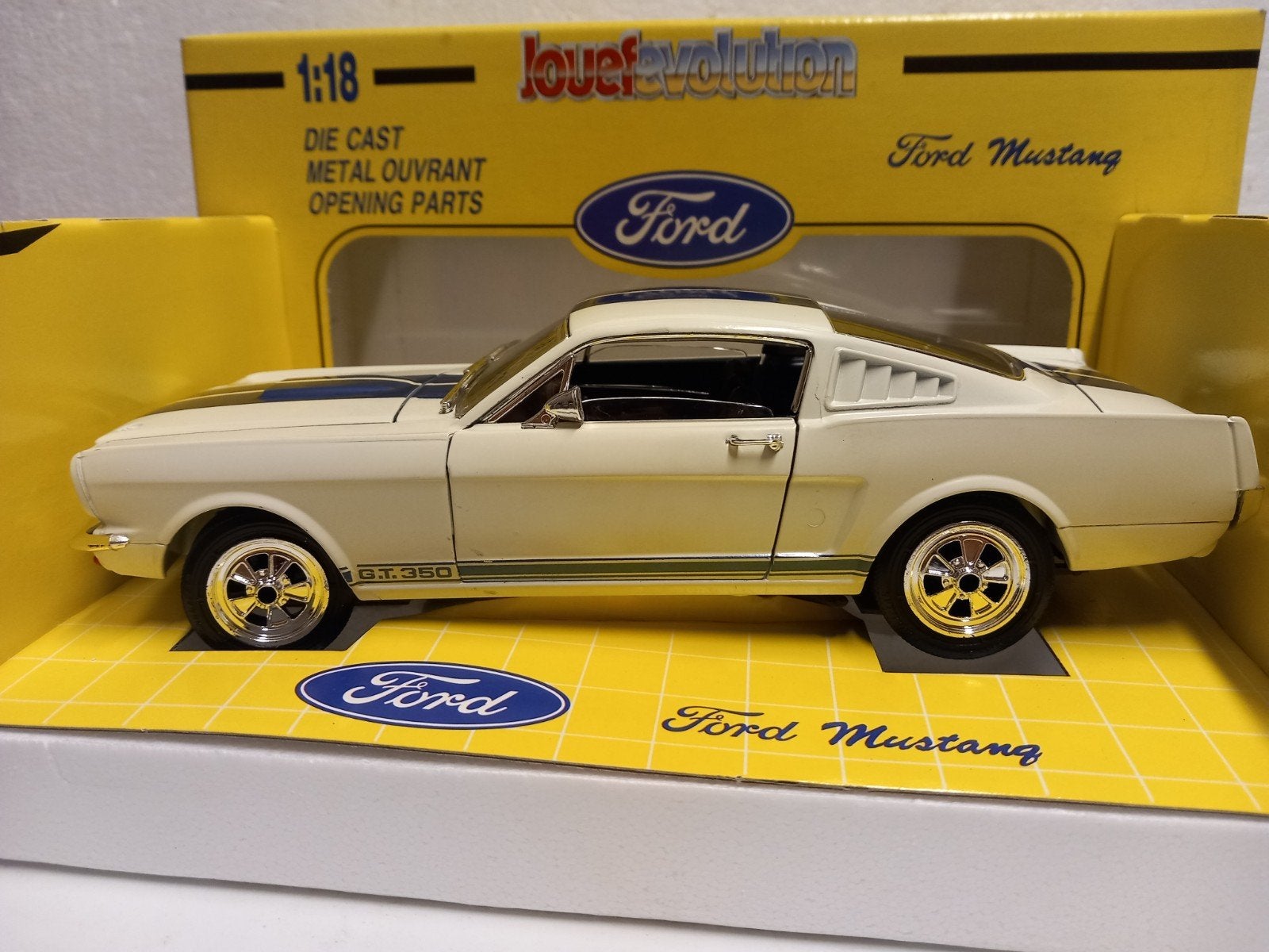 Ford Mustang GT 350 Shelby wit blue stripes Revell 1:18 KRD, Ophalen of Verzenden, Zo goed als nieuw, Auto, Revell