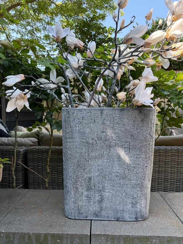 Ovale betonlook vaas met kunst magnolia takken, Ophalen, Inclusief droogbloemen, Overige kleuren, Zo goed als nieuw
