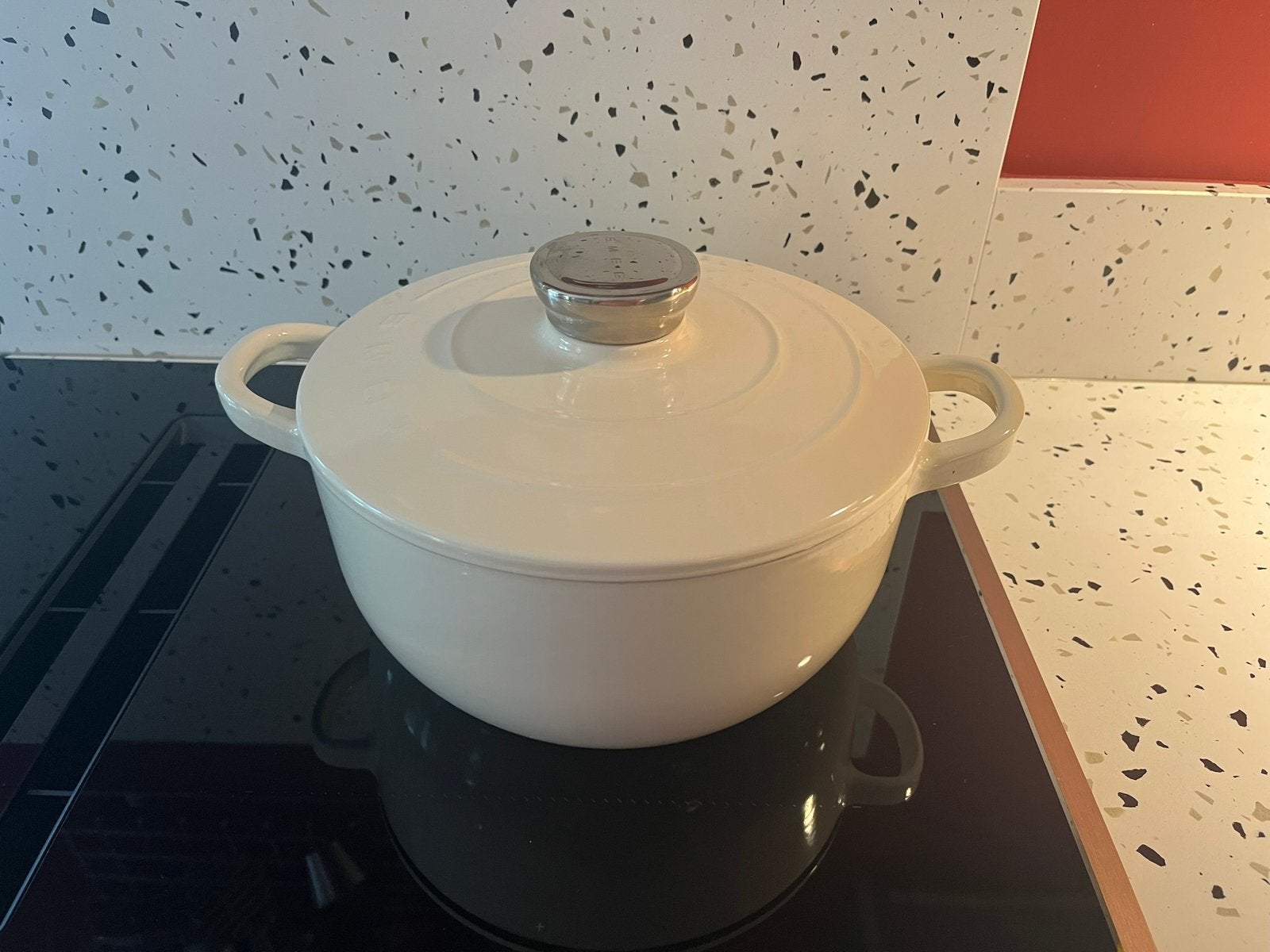 Smeg crèmekleurige gietijzeren braadpan 24 cm, Ophalen, Zo goed als nieuw, Overige merken, Braadpan