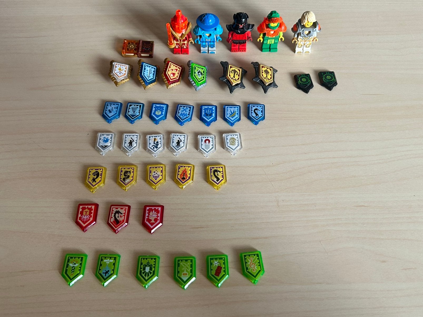 Nexo Knights Figuren en Schilden, Ophalen of Verzenden, Zo goed als nieuw