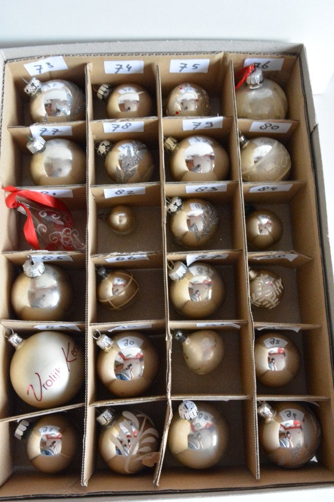 Kerstballen zilver Doos 4, Diversen, Ophalen of Verzenden, Zo goed als nieuw