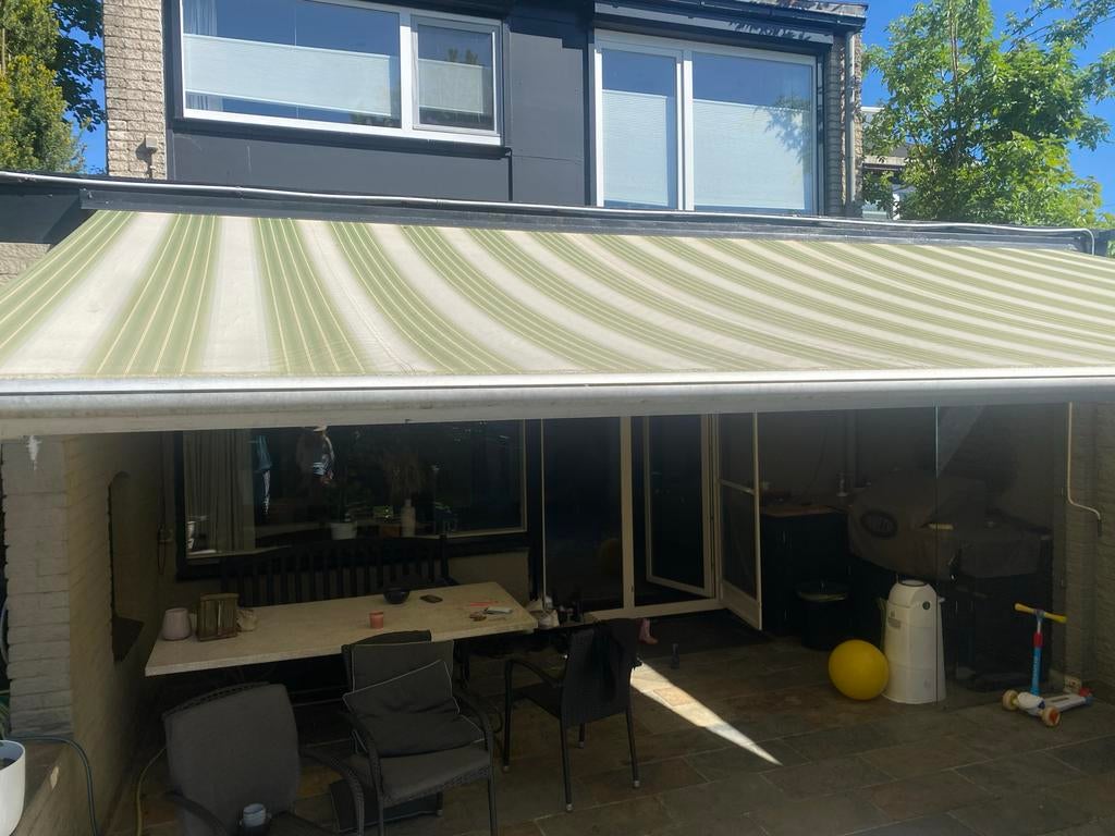 Gebruikt knikarmscherm, groen/wit gestreept 5,15 bij 2,40, Tuin en Terras, Zonneschermen, Ophalen, Gebruikt, 450 cm of meer, 150 tot 300 cm