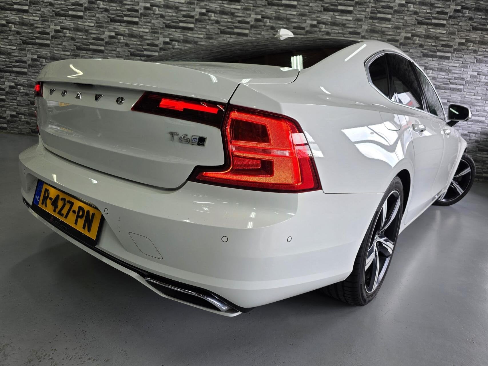 Volvo S90 2.0 T6 AWD Inscription R Design *320PK*Ice white*!, Auto's, Volvo, Euro 6, 4 cilinders, 1969 cc, 320 pk