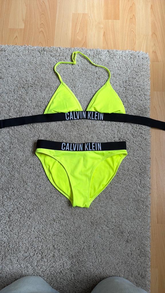 Bikini Calvin Klein, Kleding | Dames, Badmode en Zwemkleding, Ophalen of Verzenden, Zo goed als nieuw, Geel, Bikini