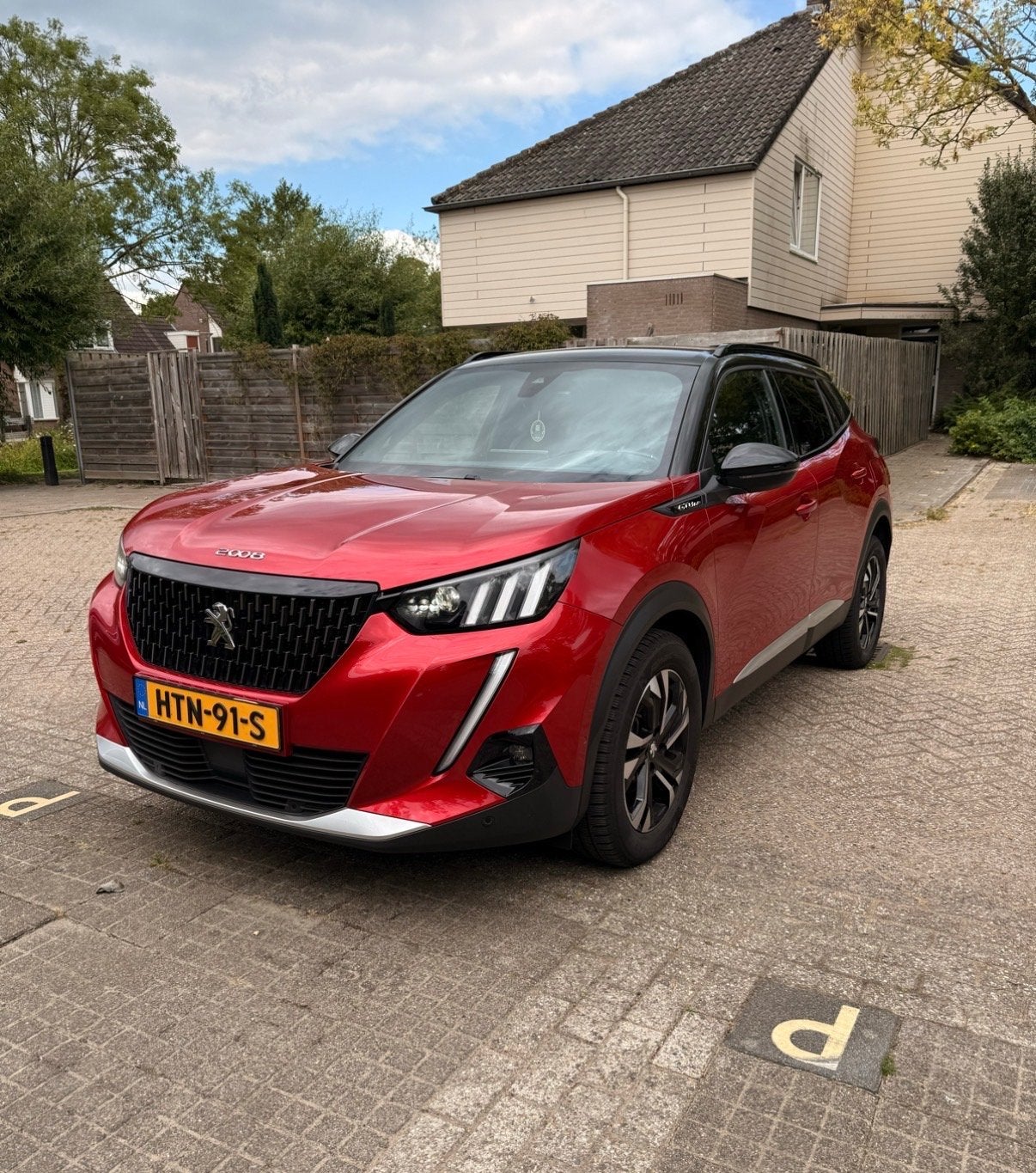 Peugeot 2008 1.2 Puretech 130pk 2020 Rood, Stof, 1199 cc, 1200 kg, Handgeschakeld