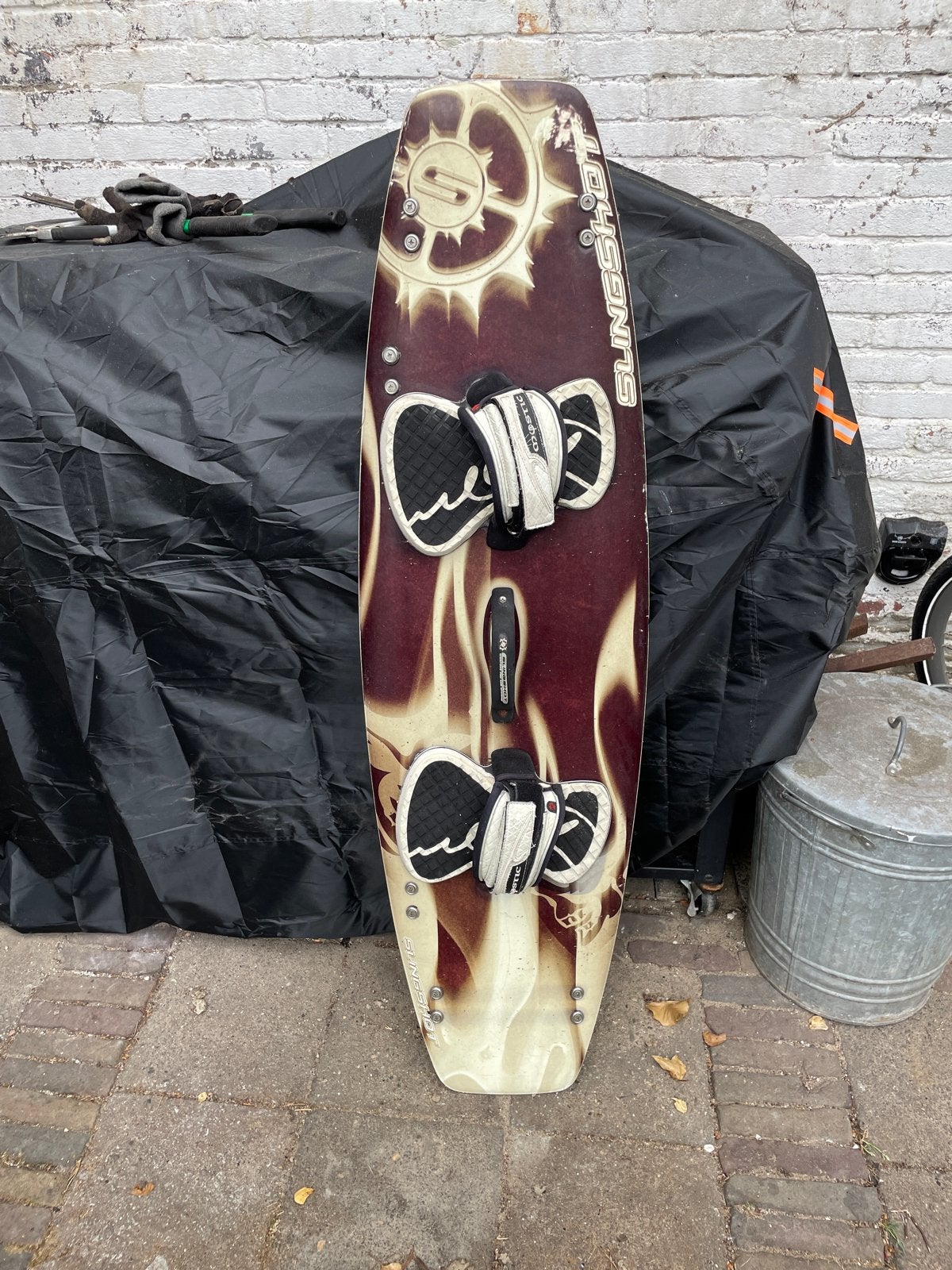Slingshot Kiteboard met vinnen en bindingen, Watersport en Boten, Wakeboarden, Ophalen, Gebruikt, Board
