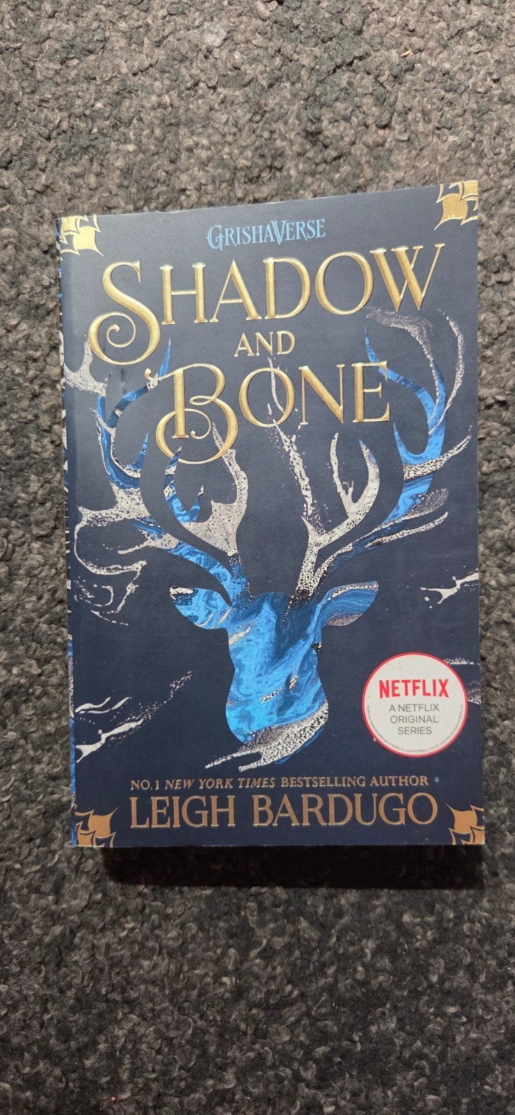 Shadow and Bone - Leigh Bardugo Engelstalig, Ophalen of Verzenden, Zo goed als nieuw