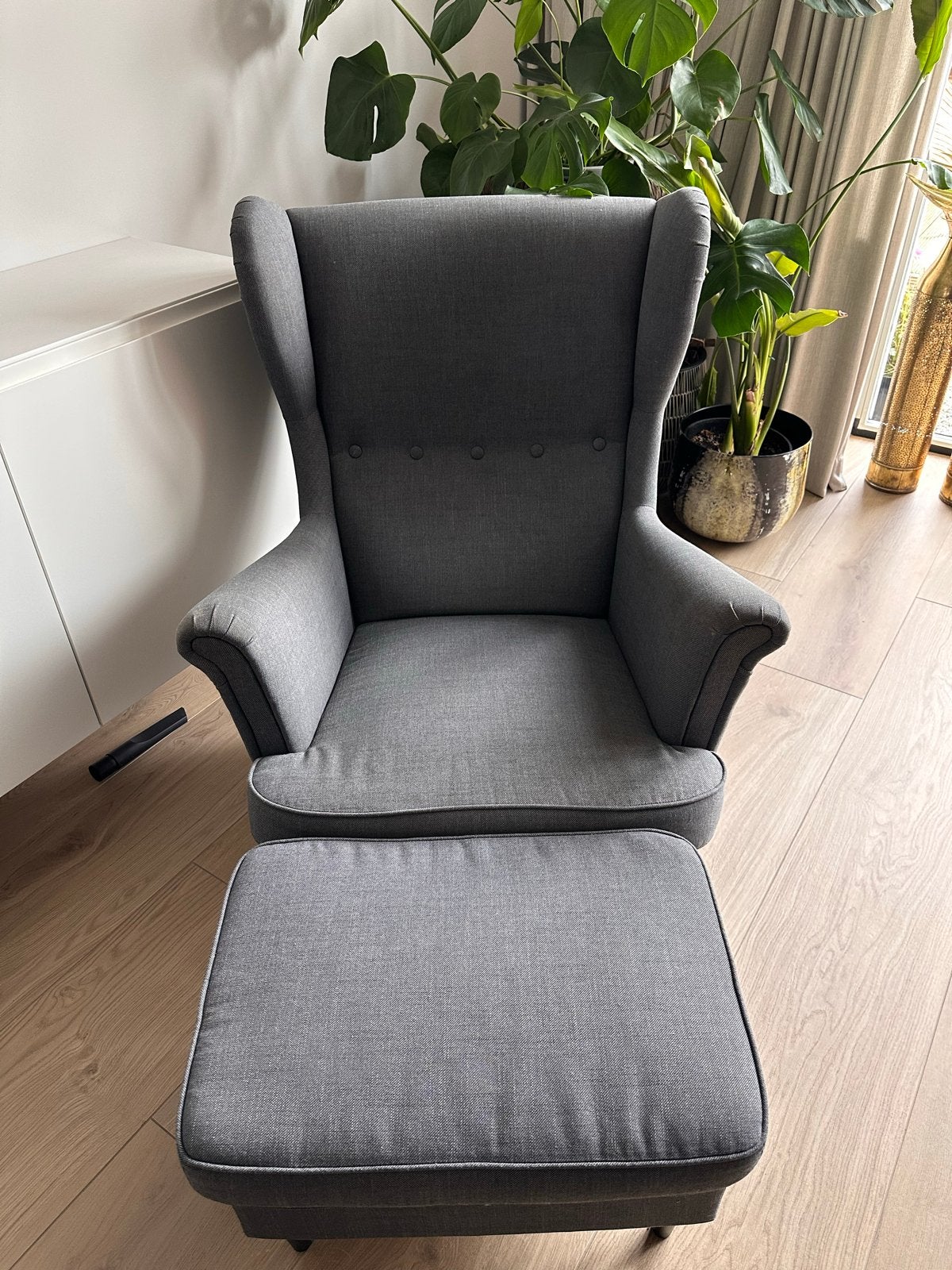 IKEA STRANDMON Fauteuil met Voetenbank - Nordvalla Donkergri, Ophalen, Zo goed als nieuw, Stof, 75 tot 100 cm