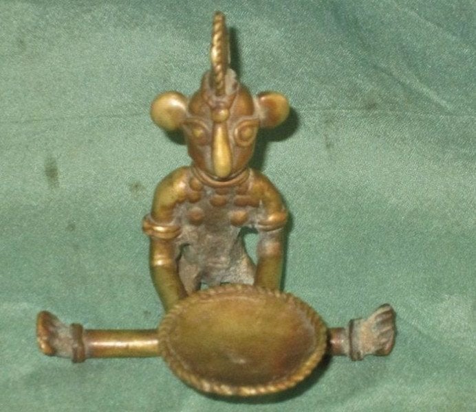 Bronzen beeldje - olielamp - Dhokra Art India, India, Handgemaakt, Ophalen of Verzenden, Brons