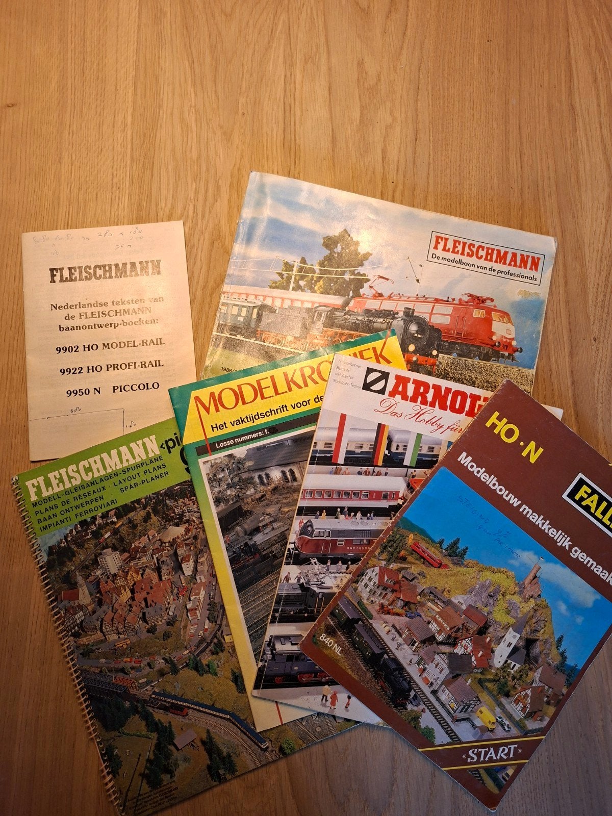 Diverse modeltrein magazines en handleidingen, Ophalen of Verzenden, Gelezen
